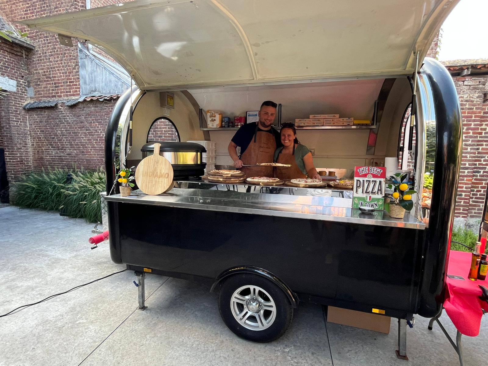 Andiamo pizza foodtruck van langs de voorkant